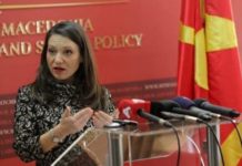 Ministrja e VMRO-së heq tabelën me emrin e ri Maqedonia e Veriut (VIDEO)