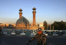 Irani rihap të gjitha xhamitë përkohësisht