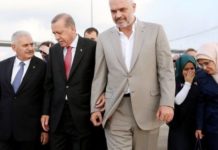 Alarmohen grekët: Rama i ofron Erdoganit bazën ushtarake të Pashalimanit