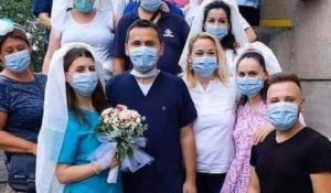 Dasëm në spitalin e Shkupit, u dështoi dasma në restorant, mjekët martohen në vendin e punës (Foto)
