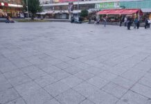 Fytyra evropiane e Tetovës, protestuesit pastruan sheshin pas protestës (Foto)