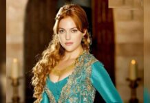 Nuk do ta besoni por Meryem ka pozuar e zhveshur, ja fotot