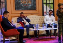 Rrjedhin lotët, mbesa e dëshmorit me uniformë të UÇK-së emocionon Bekim Jasharin e Marin Memën (Video)