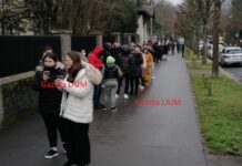 Mërgimtarët i’a mësyejnë Ambasadës së RMV-së në Bern të Zvicrës për leje udhëtimi drejt vendlindjes (FOTO)