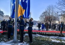Ngritet flamuri shtetëror, ‘bashkohen’ Osmani e Hoti