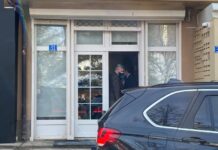 Ambasadori i SHBA-së i shkon Kurtit në zyre