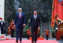 Kurti uron Ramën për fitore: Kosova nuk mundet pa Shqipërinë e Shqipëria pa Kosovën