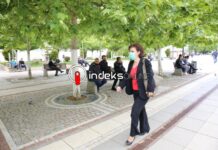 Shembull i një zyrtare shtetërore, Donika Gërvalla ecën pa truproja!