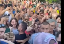 Përputhen në Tetovë/Fansat shtyhen me njëri-tjetrin për të prekur nga afër personazhet (VIDEO)