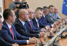 Përfaqësuesit e Listës Serbe takohen me Vuçiqin në Beograd