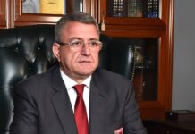 Presidenti Duka për vajzat e Vllaznisë: “Krenar për ju vajza, uroj të shkoni në grupe”