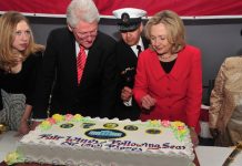 Hillary Clinton mbush sot 74 vjet