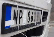 Digjet vetura me targa RKS e një serbi në Zubin Potok
