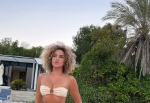 Arta Elezaj poston foto të linjave trupore në bikini të vogla