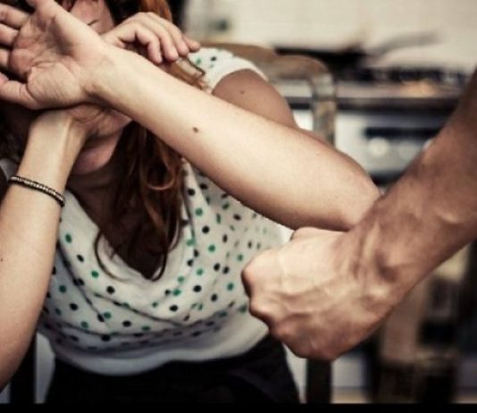 E sulmoi fizikisht bashkëshorten, arrestohet gostivarasi 52-vjeç