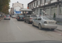 Tetovë, korsia për biçikleta që e hoqi komuna është shndërruar në parking