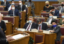 Kryeminsitri Krivokapiq në kërkim të shumicës që ta shpërbëjë Kuvendin e Malit të Zi