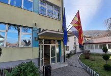 Tetovë: I dëmtojnë pasqyrën e veturës dhe më pas e sulmojnë fizikisht