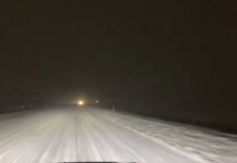 Reshje të borës, kujdes nëse udhëtoni nga Prishtina për në Shkup (VIDEO)