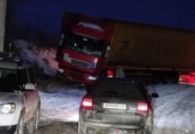 Kufij të pa pastruar nga bora, aksidentohet kamioni në Maqedoninë e Veriut