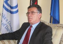 Demokracia dhe të drejtat e njeriut