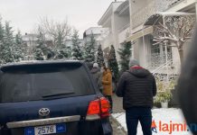 Kadri Veseli arrin tek familjarët në Mitrovicë/ VIDEO