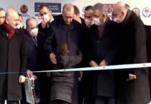 “Babi im ka 10 vite në burg, më ka marrë shumë malli”, vogëlushi qan dhe i lutet Erdoganit, pamje rrëqethëse nga Turqia