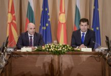 “Komisioni historik do të ketë më së paku tre takime në katër muajt e ardhshëm”, tha Petkov