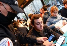 Franca fal ata që kanë pasaporta të rreme nëse vaksinohen