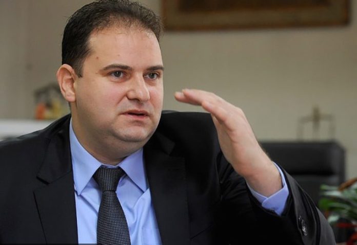 487D5FF7-1320-4C81-A572-B79478D6B17A