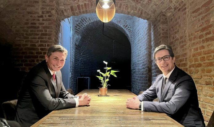 6C338CF2-B298-4934-A105-2B0CBCA0B8CD