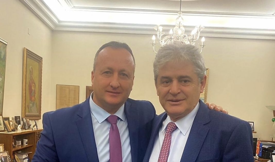 6FBF76FF-93A1-41AC-8F09-1BF25D105750