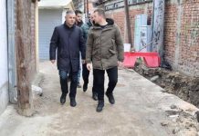 Visar Ganiu, inspekton punimet rikonstruimin e rrjetit të ujësjellësit