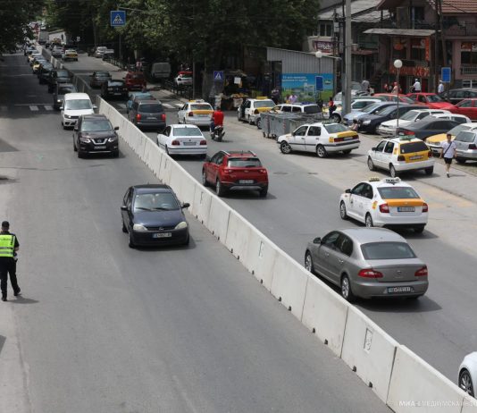 Ngjarje e rëndë në Çair: 16-vjeçari sulmohet dhe plagoset para një hoteli