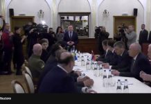 Fotografi brenda takimit Rusi – Ukrainë në Bjellorusi