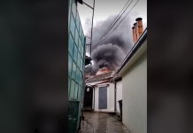 Një shtëpi përfshihet nga zjarri në lagjen e Gazi Babës (VIDEO)