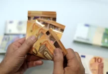 Këmbimoret do të mund të blejnë euro nga bankat