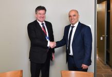 Kovaçevski takohet me Lajçakun: Urgjentisht të fillojnë negociatat mes RMV-së dhe BE-së