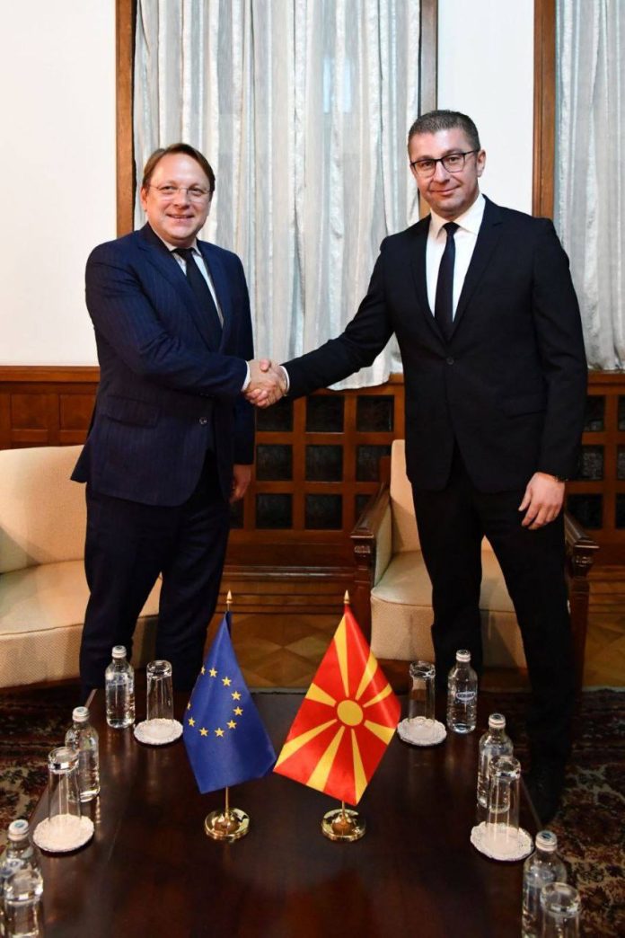 4AB340B0-4A76-493E-95AF-9CE9317215D7