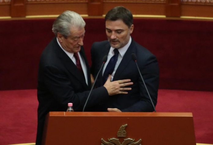 auto_Berisha-perplaset-enkelejd-alibeaj-incidenti-Kuvendi-shtyrja-perze-force-7-e16505362352241650536637