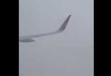 Aeroplani me udhëtarë shqiptarë goditet nga rrufeja