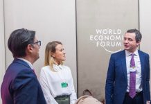 Pendarovski takon Kurtin në Davos, bisedojnë për forcimin e marrëdhënieve fqinjësore
