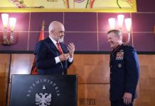 Rama dekoron Komandantin e NATO-s: Plan për një bazë detare të Aleancës në Shqipëri