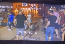 Holandezët rrahin shqiptarin, ai vrapon drejt policëve për të shpëtuar (Pamjet)