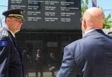Hovenier nderon policët kosovarë që humbën jetën gjatë detyrës