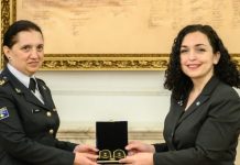 Për herë të parë në hierarkinë e FSK-së një grua, presidentja Osmani e gradon Irfete Spahiun Gjeneralmajore dhe Inspektore Gjenerale