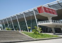 Moti i keq ndërpret fluturimet në aeroportin e Rinasit, avioni bën ulje të detyruar në një tjetër shtet
