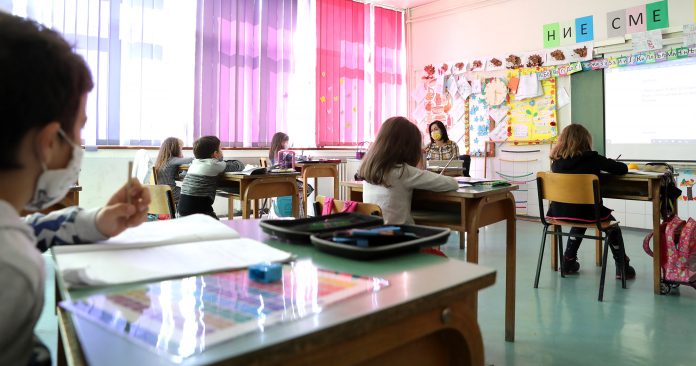 uchenici-kovid-nastava-4-1