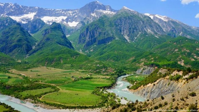 60464519_403-780x439