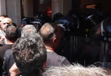 “E juaja është me blloku, e jona është me hi në Kuvend”, veteranët përplasen me policinë në protestë